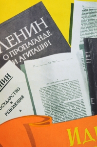 Оригинальный плакат СССР Ленин книги советский плакат чтение  образование 1970